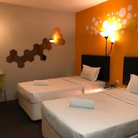 Hotel Zamburger Bliss Johor Bahru Esterno foto