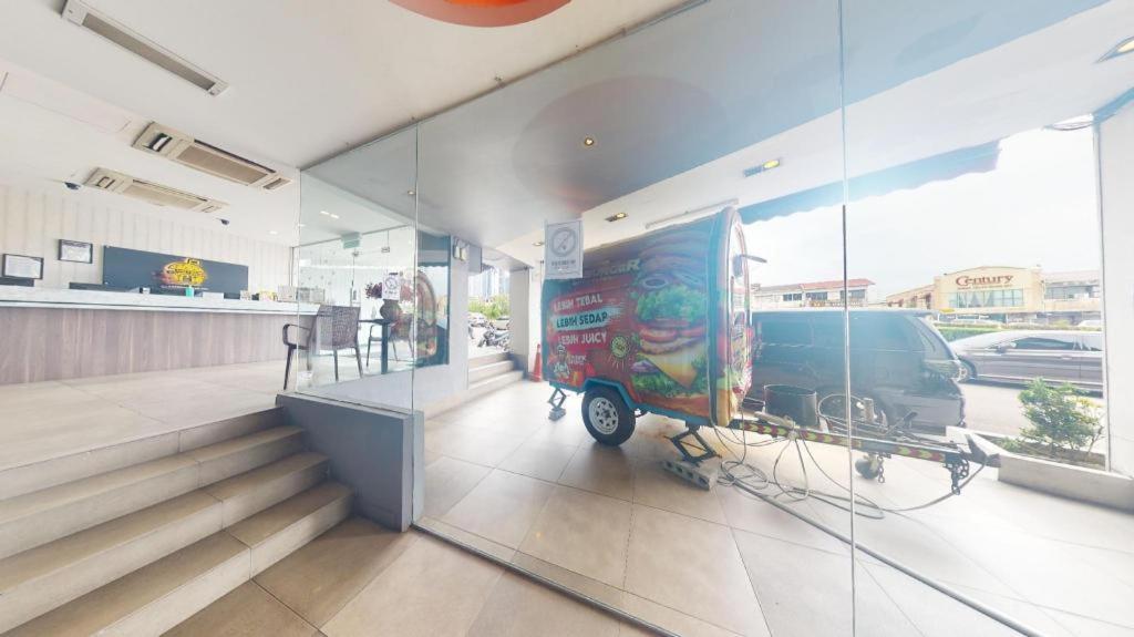 Hotel Zamburger Bliss Johor Bahru Esterno foto