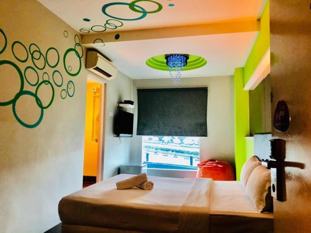 Hotel Zamburger Bliss Johor Bahru Esterno foto