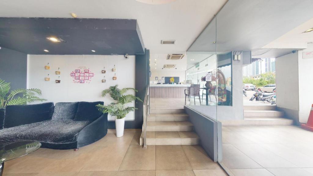 Hotel Zamburger Bliss Johor Bahru Esterno foto